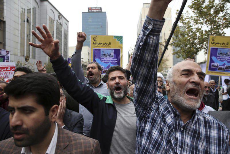 ifmat - Iran displays missile during anniversary of embassy takeover