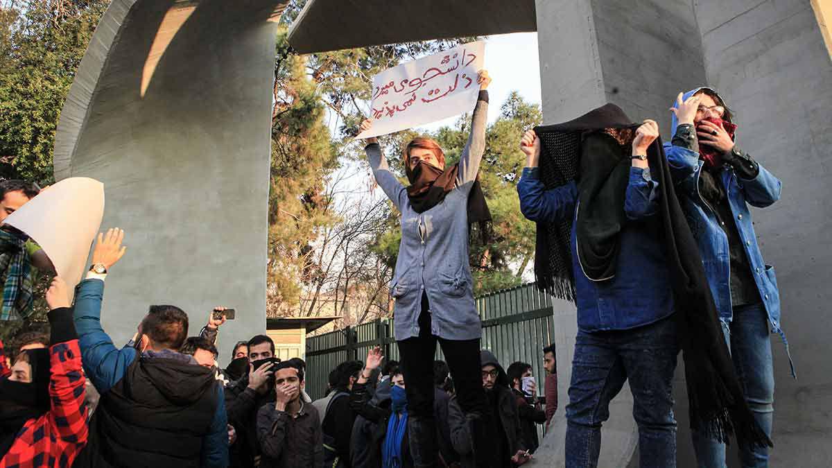 ifmat - Demonstrations and clashes continue on the seventh day in Iran