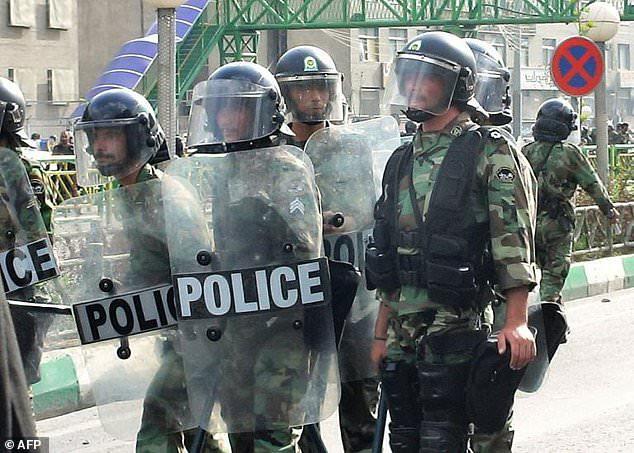 ifmat - 300 arrested after Sufis clash with Iran police