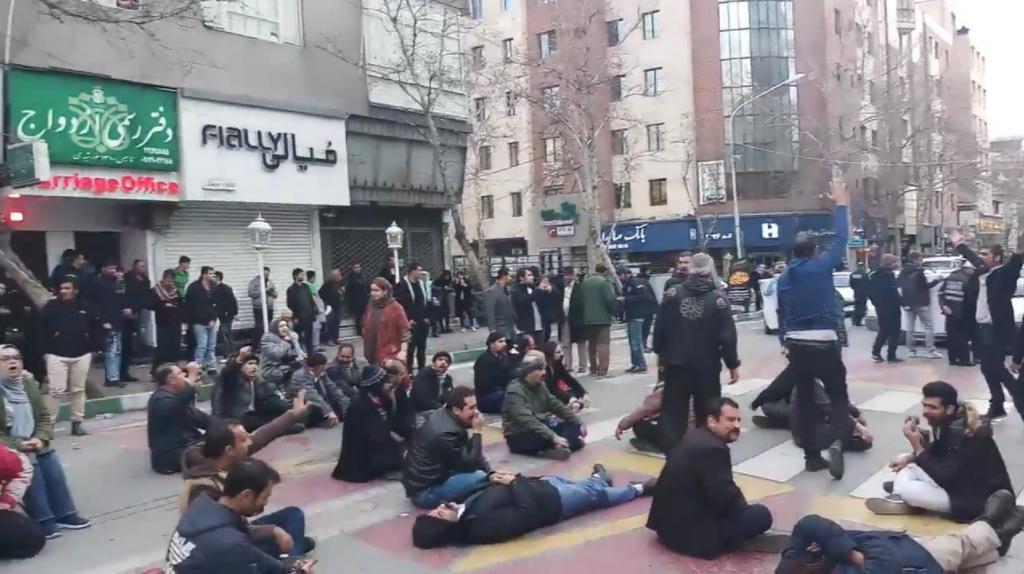 ifmat - Tehran police open fire on Sufi Gnoabadi protesters