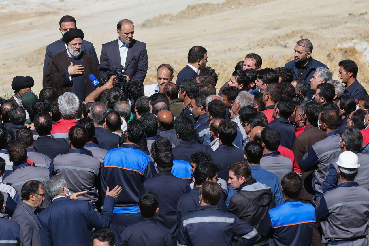 ifmat - Iran Anti-Riot police attack striking copper mine workers