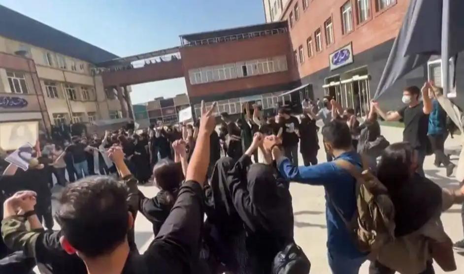 ifmat - Nationwide Protests in Iran Continue for 33rd Straight Day