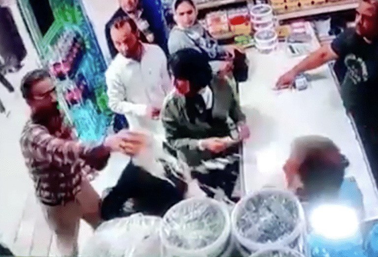 ifmat - Mother and daughter arrested for not wearing hijab in Iran after being attacked by man